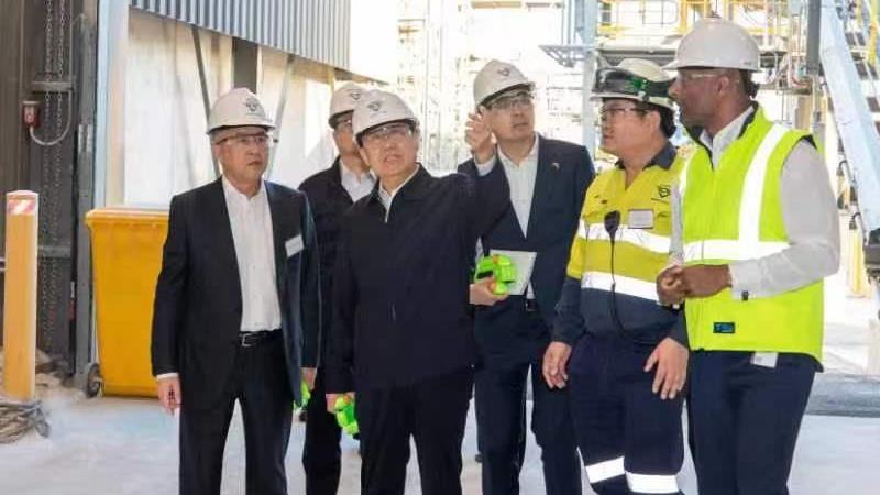 四川省委书记王晓晖调研tyc86太阳集团锂业奎纳纳氢氧化锂出产基地