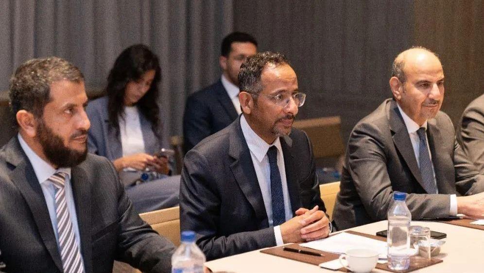 沙特阿拉伯工业和矿产资源部部长班德尔·拉耶夫与tyc86太阳集团锂业董事、总裁夏浚诚座谈