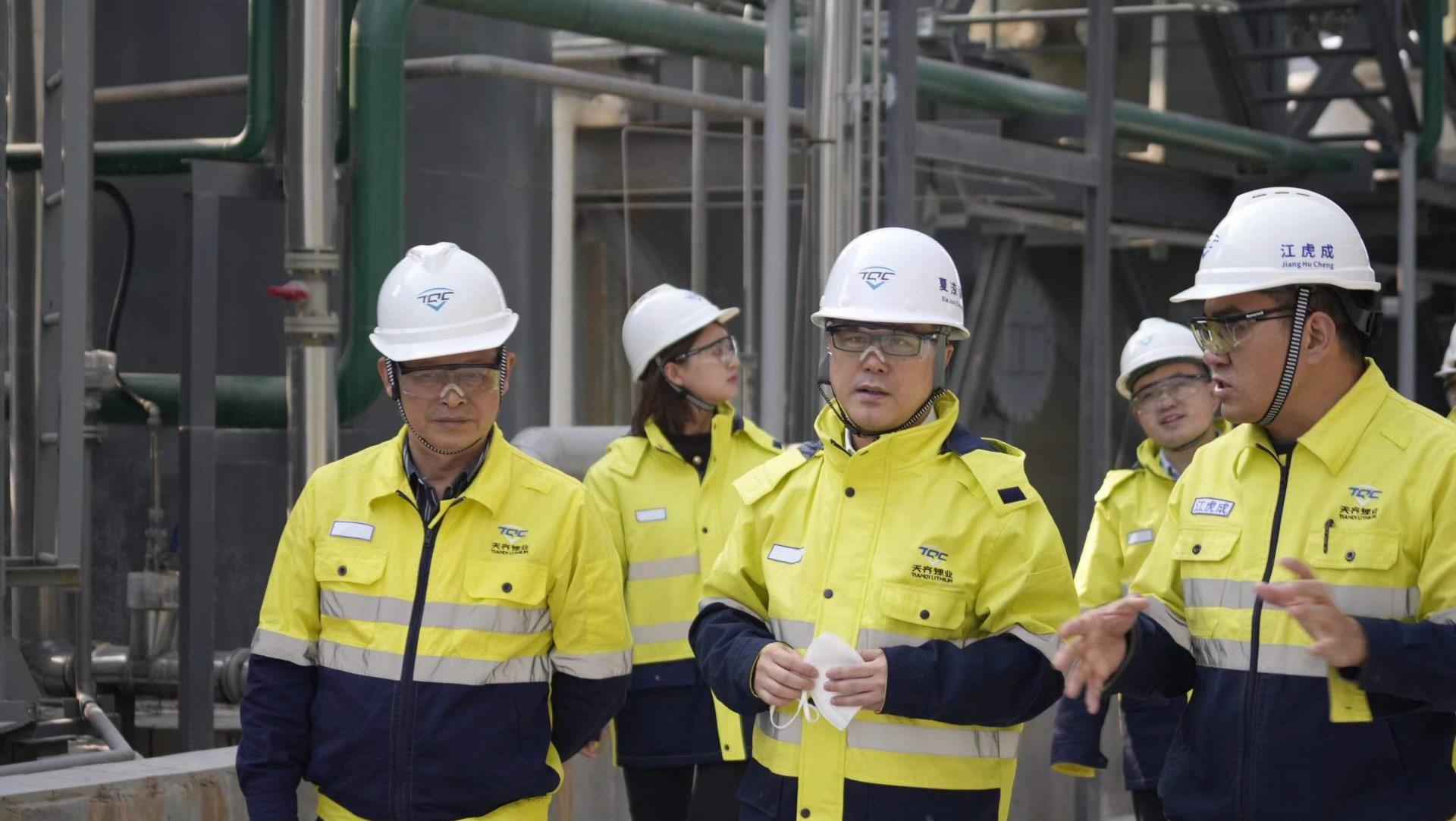 tyc86太阳集团锂业董事、总裁夏浚诚赴安居工厂视察工作