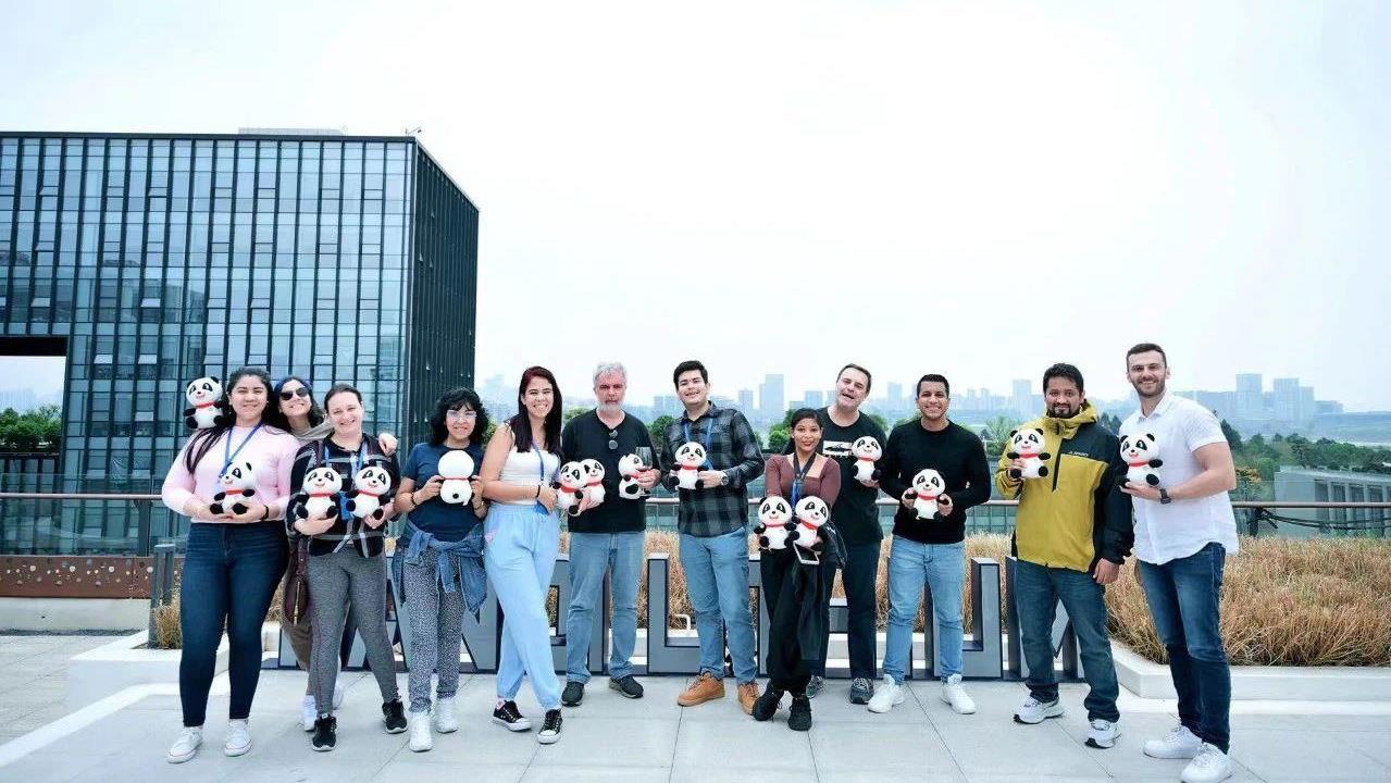 拉丁美洲19国表媒点赞打卡全球首座Li科学馆