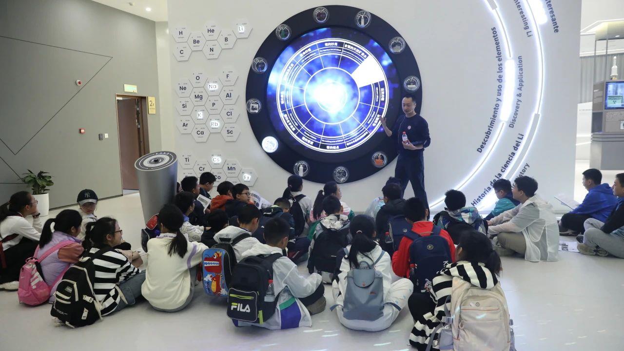 科学馆奇妙行：幼幼锂想家的探寻记