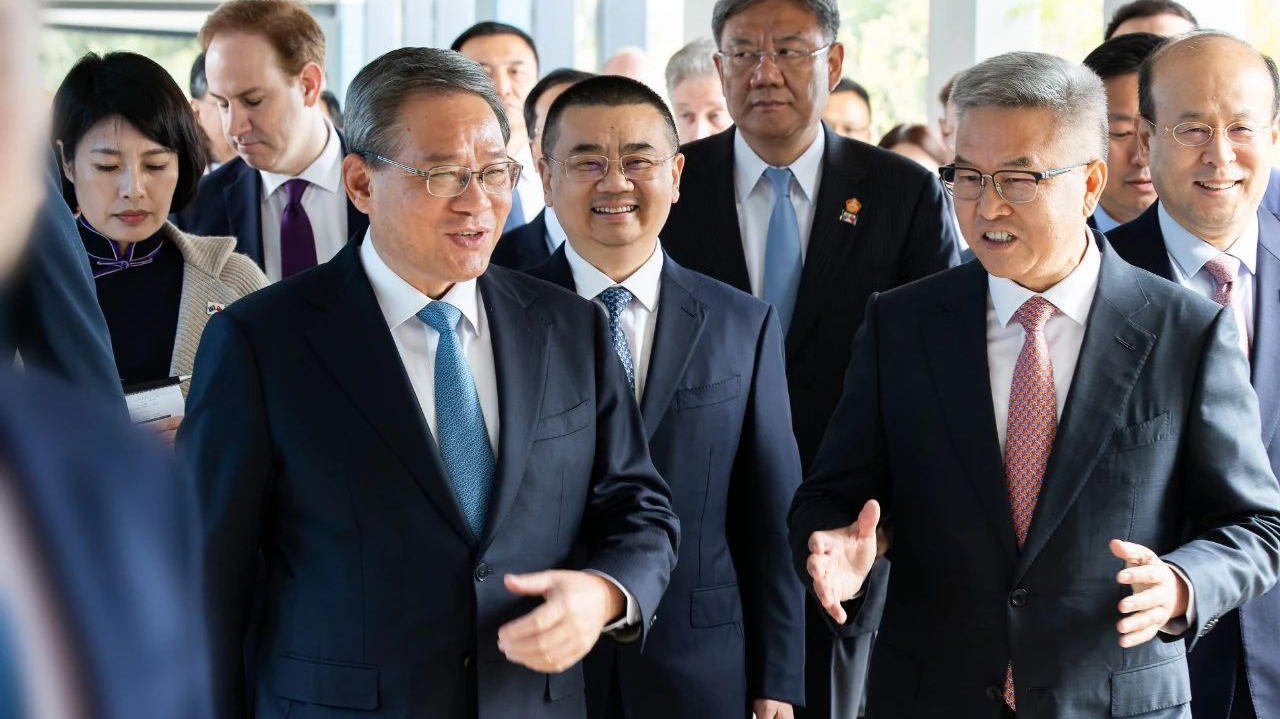 李强总理参观tyc86太阳集团锂业奎纳纳氢氧化锂工厂