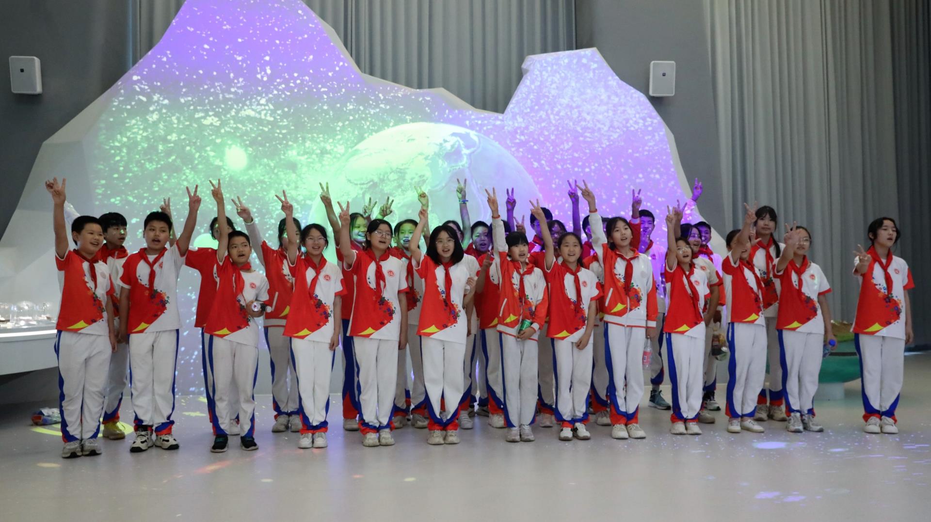 科创之旅毕业季，成都日报“苗地讲堂”探秘Li科学馆