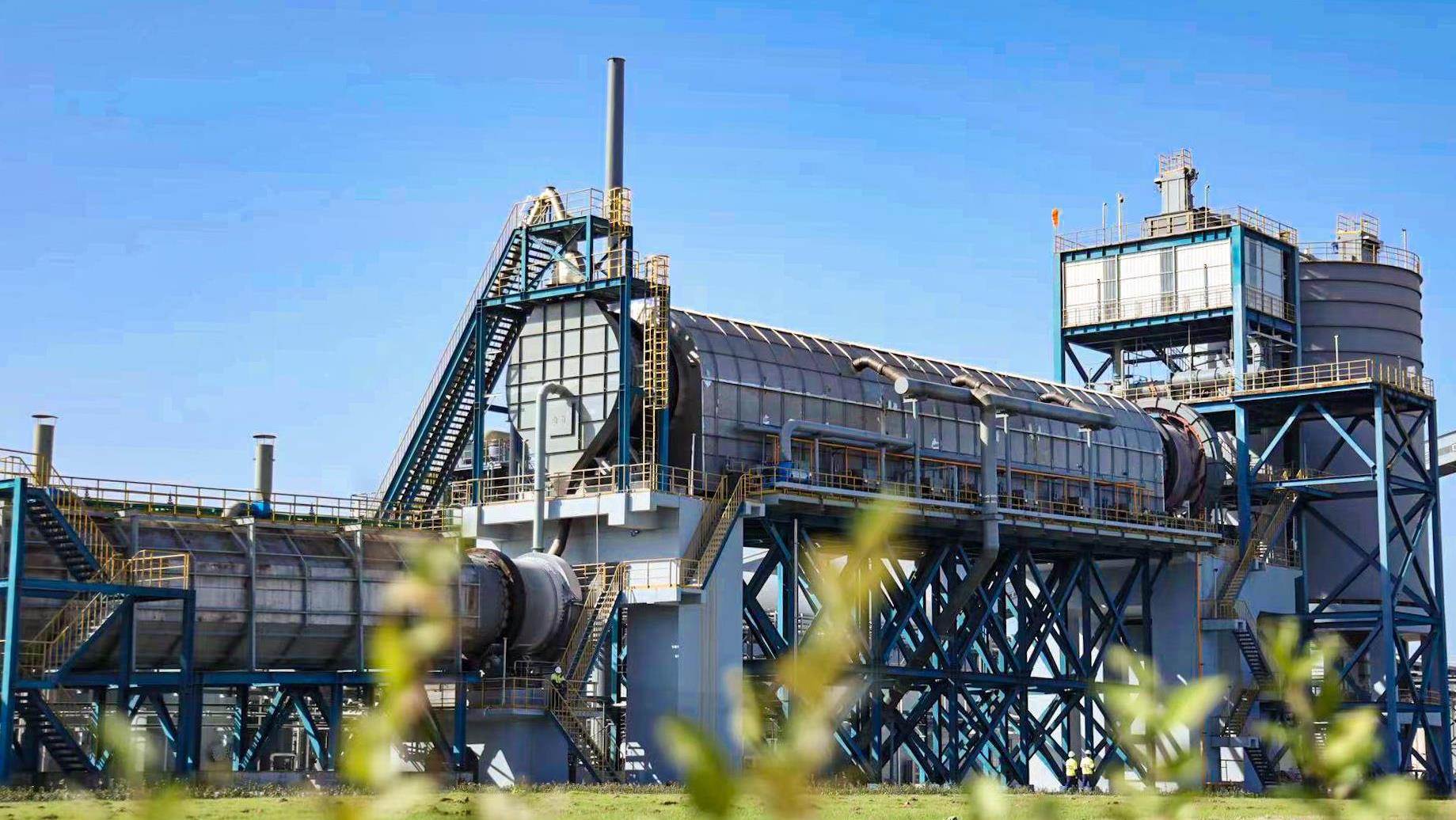 走进tyc86太阳集团锂业遂宁安居工厂：零废水、零废渣，年产2万吨碳酸锂仅需200余人