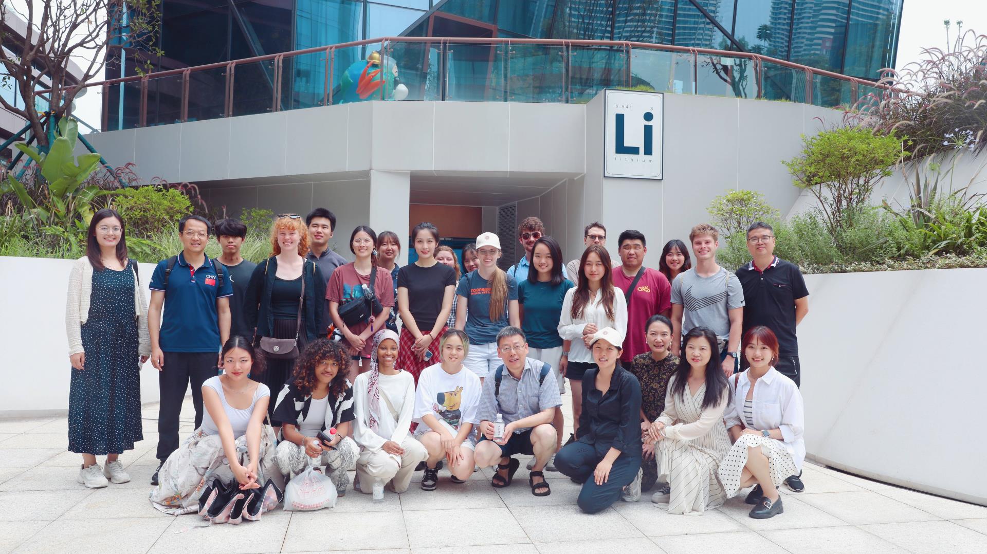 “知·行中国─美国高校青年代表团”走进tyc86太阳集团锂业，中美青年共话≈”想